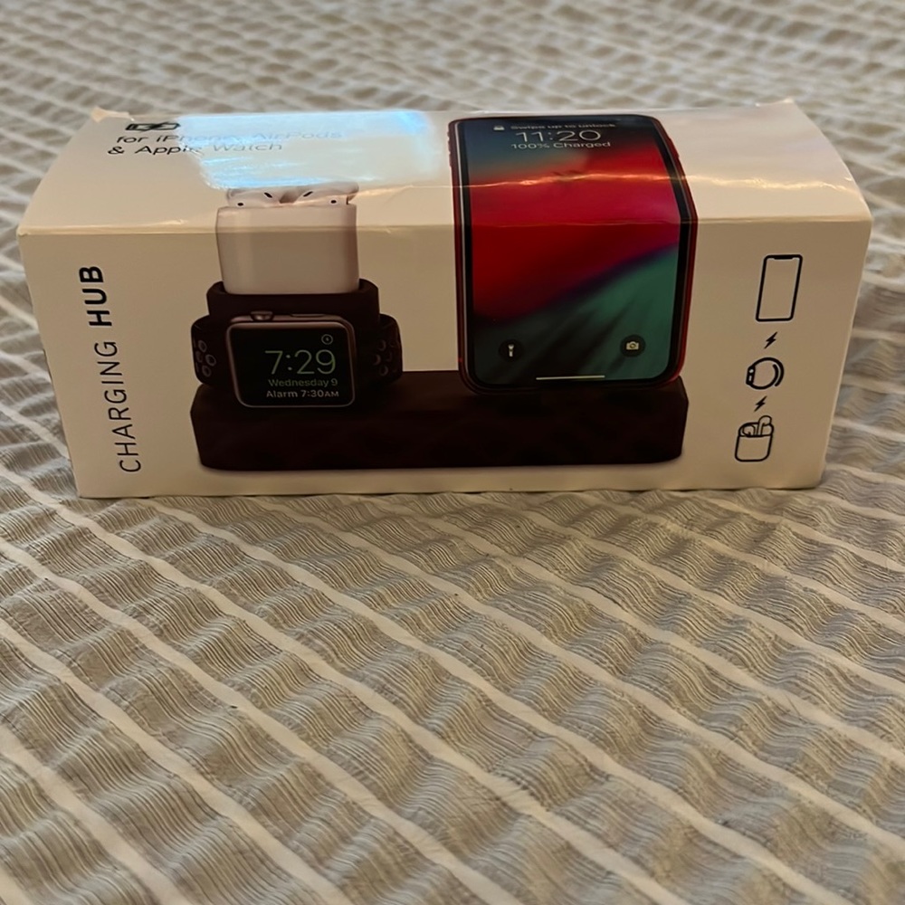 BRAND NEW CHARGING HUB FOR APPLE PRODUCTS! NEVER OPENED